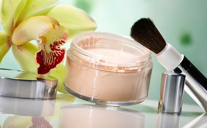 Réalisez un maquillage complet avec des produits bio