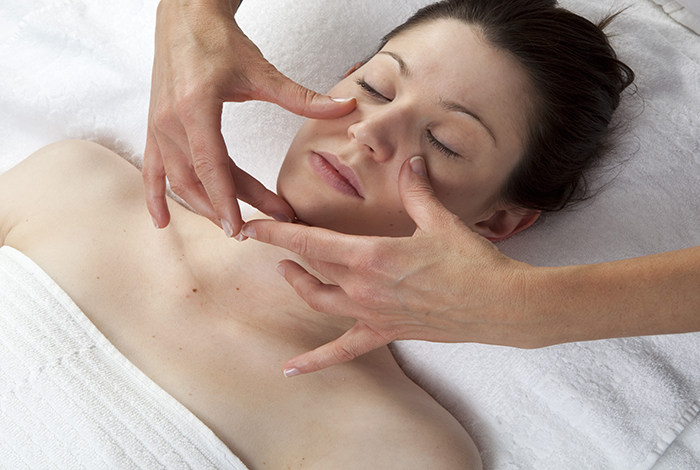 Massage chinois pour se débarrasser des cernes
