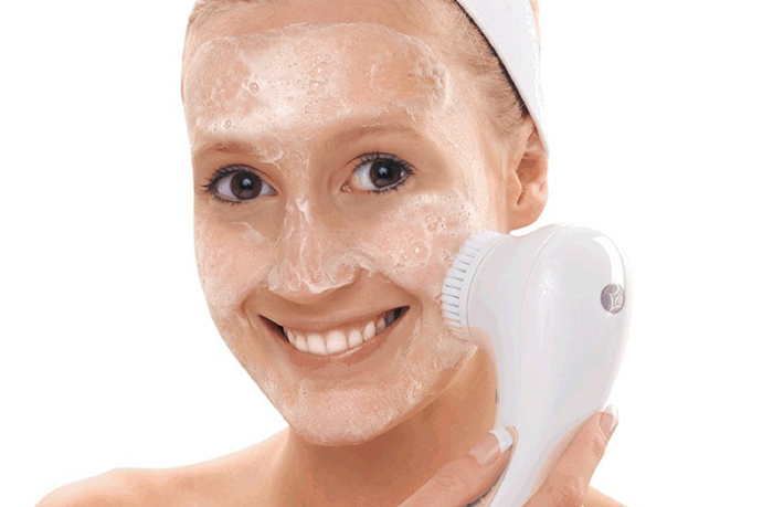 Une brosse douce spéciale visage ?