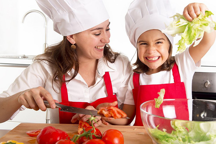 Apprenez à vos enfants les bonnes habitudes alimentaires !