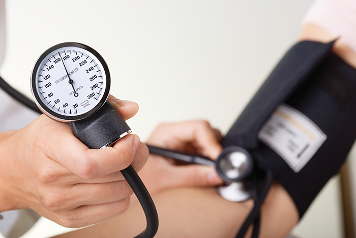Hypertension : symptômes et traitement